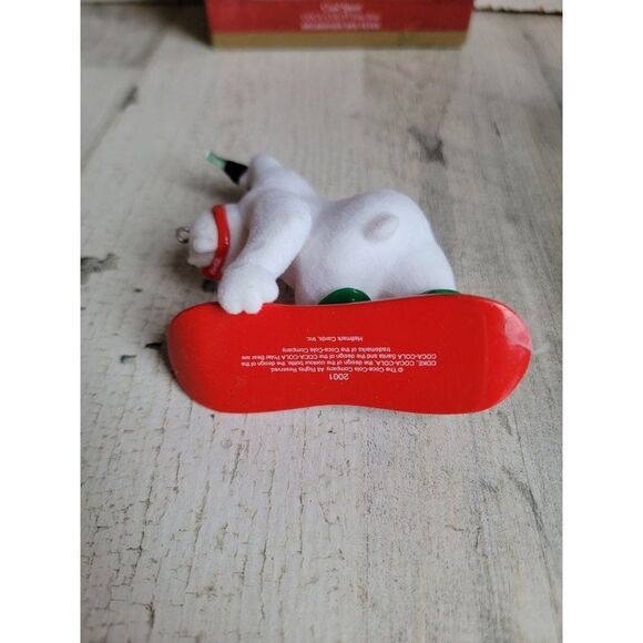 Hallmark 2001 Coca-Cola cool sport polar bear ornament Xmas - Picture 7 of 7